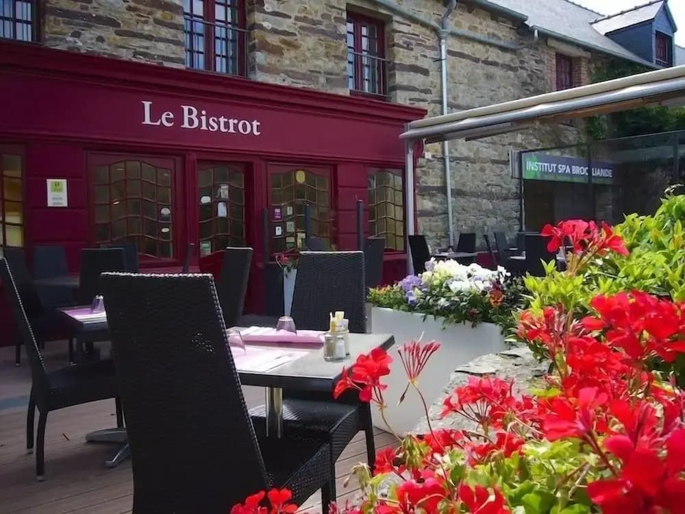 Hotel Le Relais De Broceliande - Photo 1
