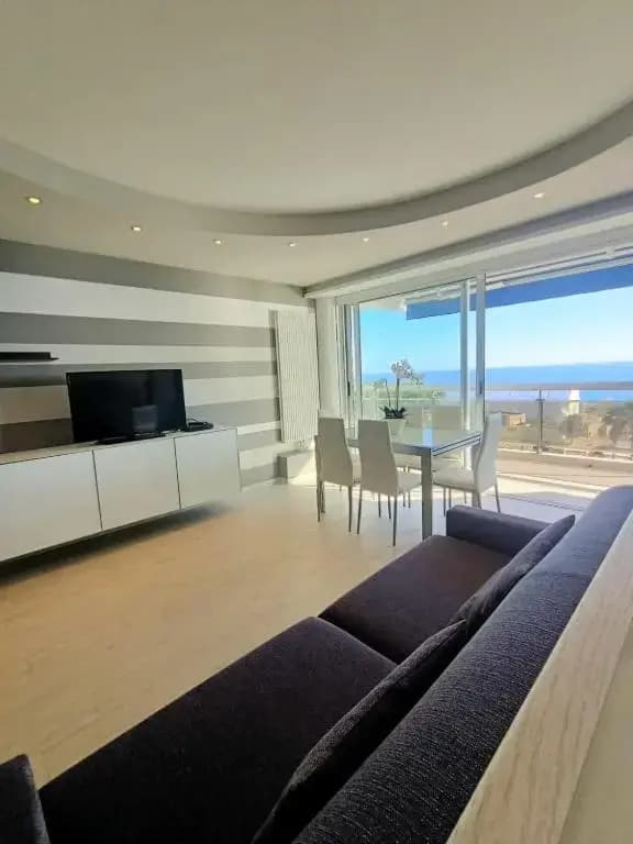Belleview - Photo 1