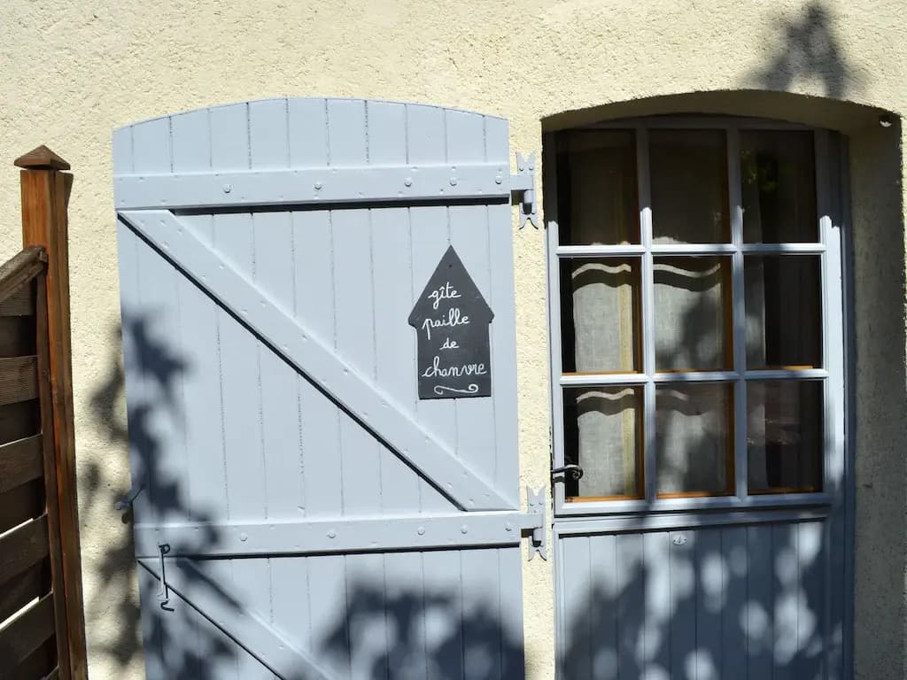 Cozy Holiday Home in Brion with Swimming Pool - Photo 1