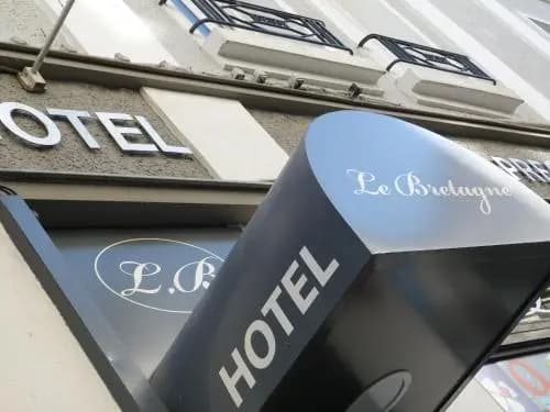 Hôtel Le Bretagne - Photo 1