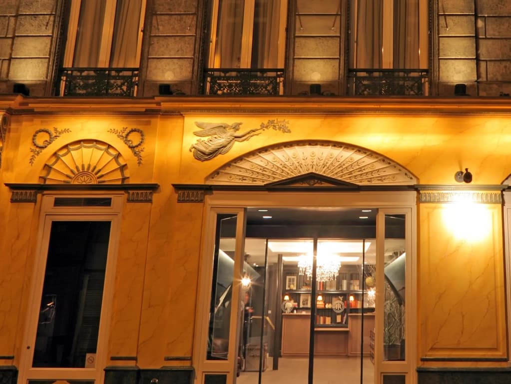 New Hotel Roblin - Photo 1