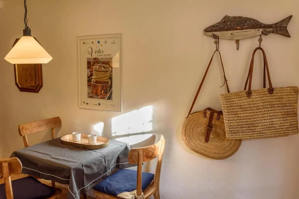The Little House - Photo 1