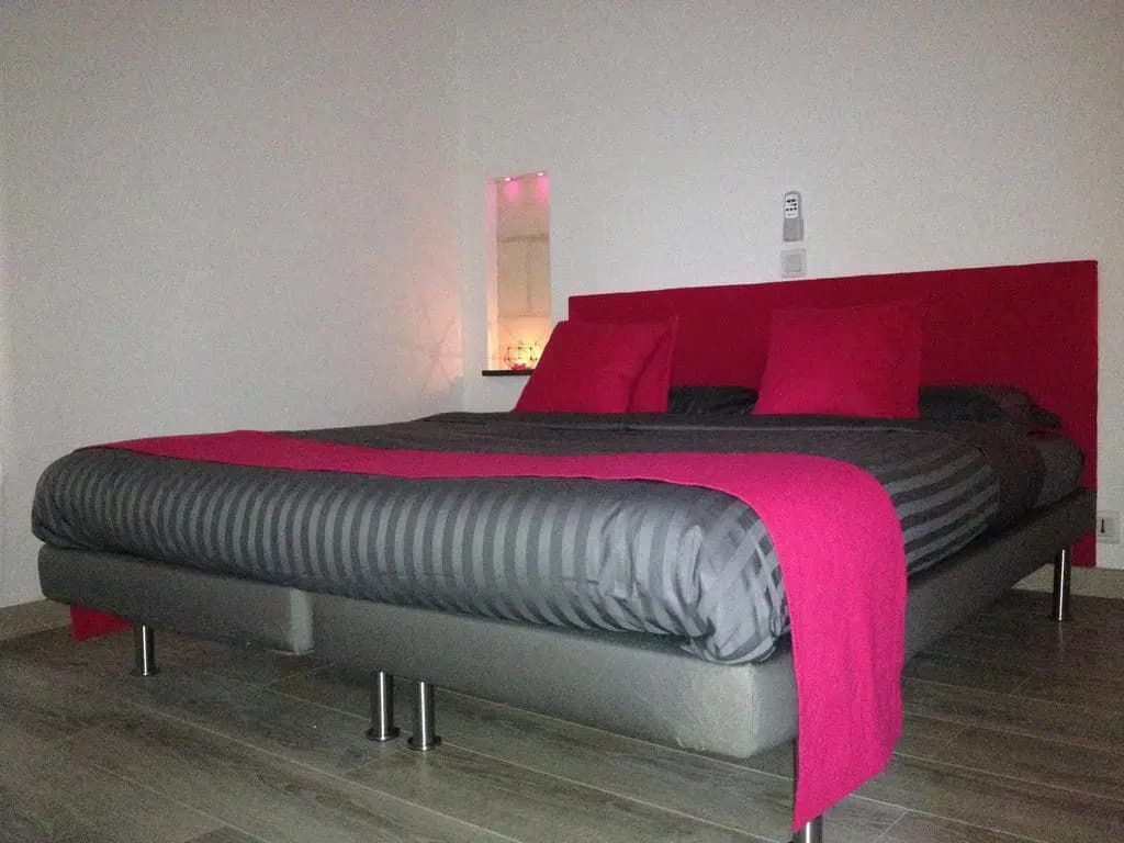 The Place to B - Photo 1
