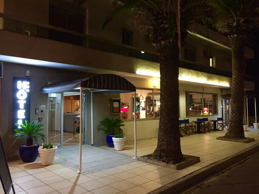 Logis Hotel et Restaurant Le Galion Canet Plage - Photo 1