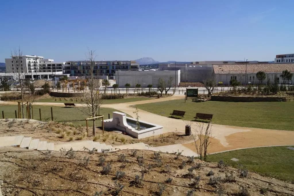 Cittazen Aix-en-Provence - Entre gare TGV et centre ville, calme et confort moderne - Photo 1