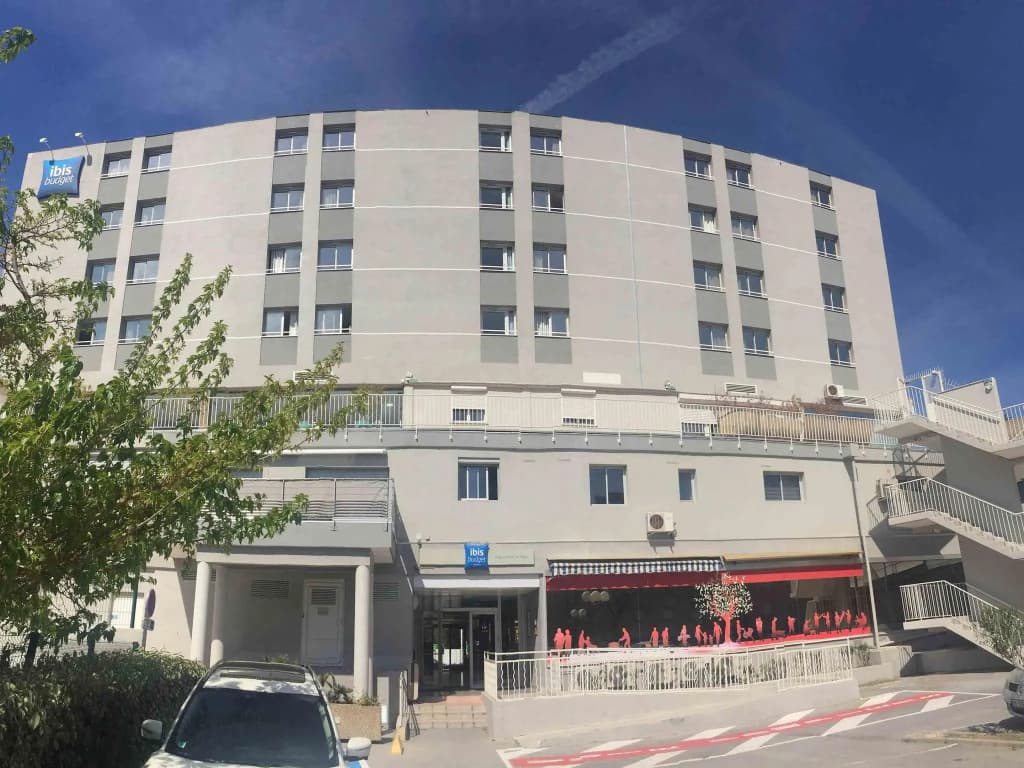 ibis budget Fréjus Saint-Raphaël Centre et Plage - Photo 1