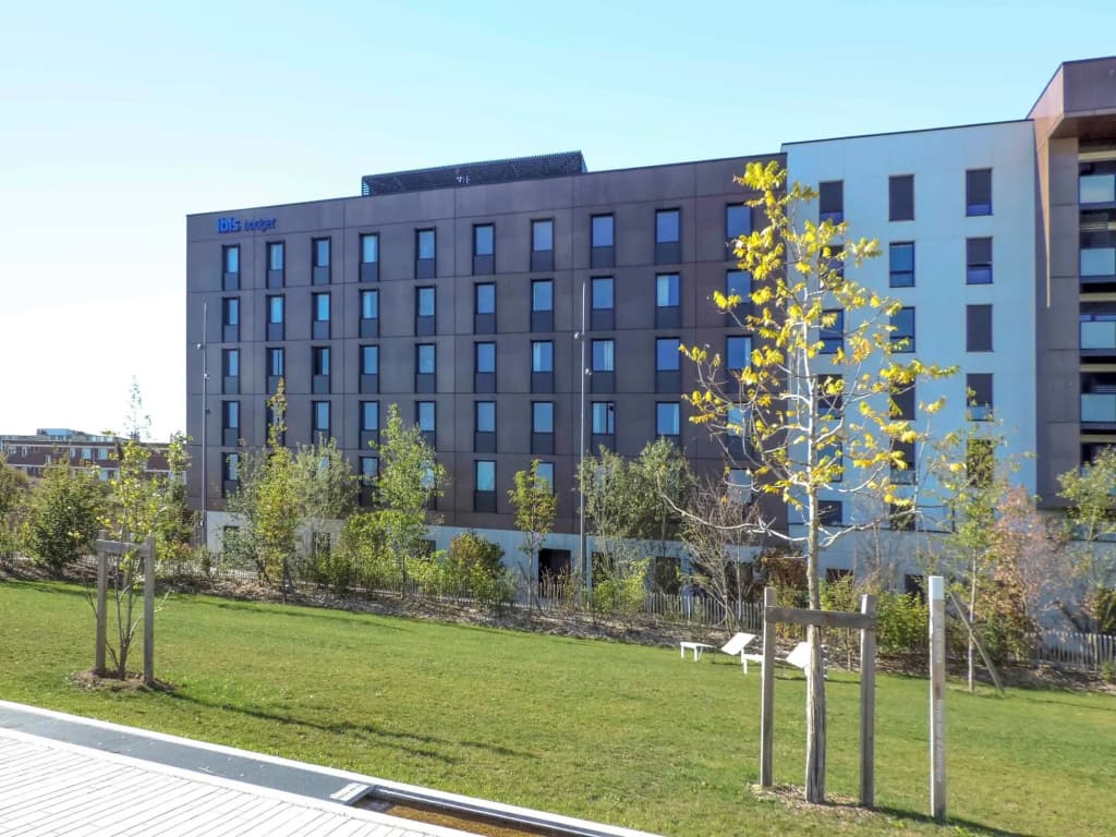 ibis budget Amiens Centre Gare - Photo 1