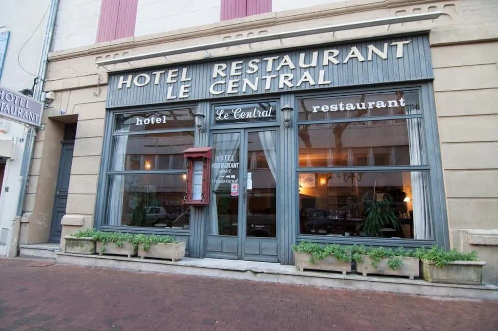 Hôtel Restaurant le Central - Photo 1