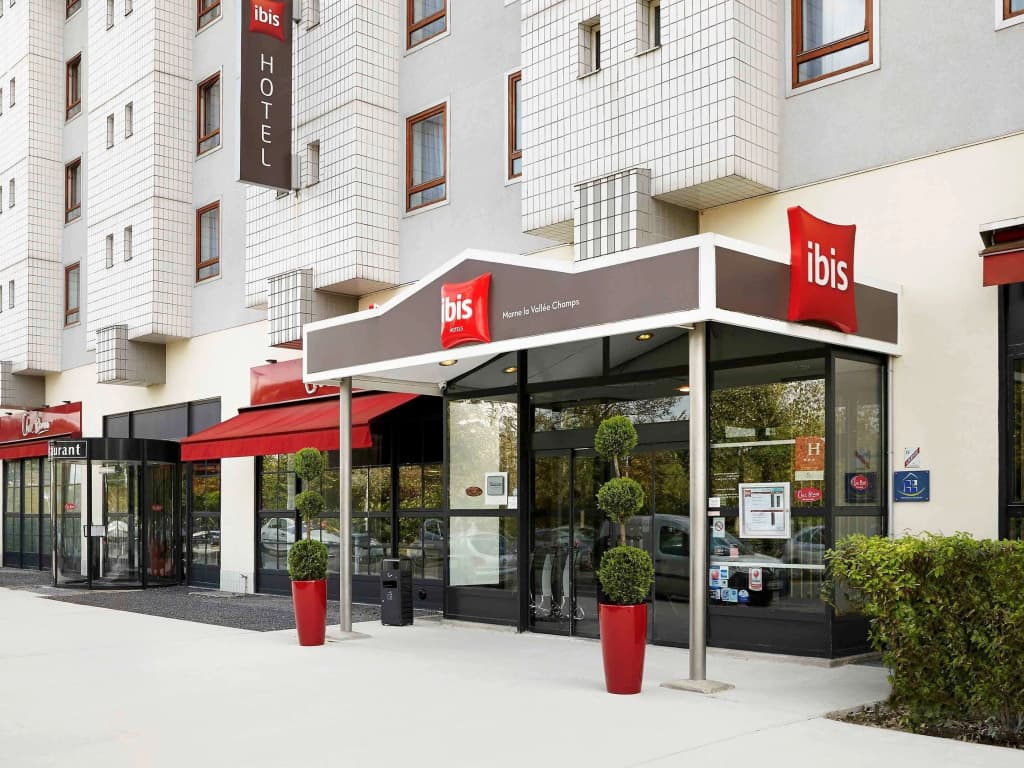 ibis Marne La Vallee Champs - Photo 1
