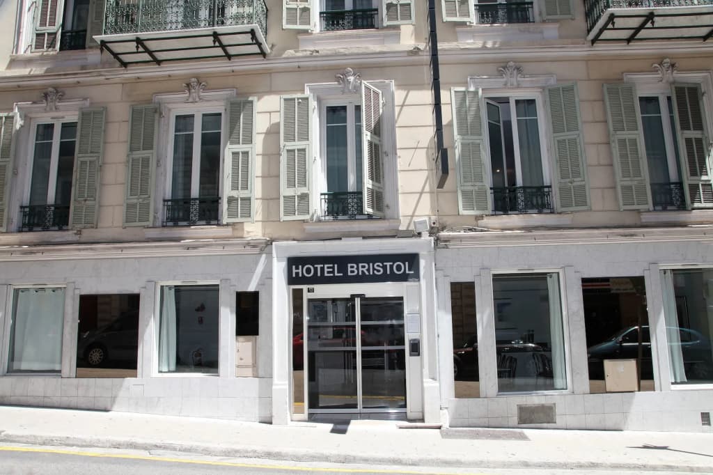 Hôtel Bristol - Photo 1