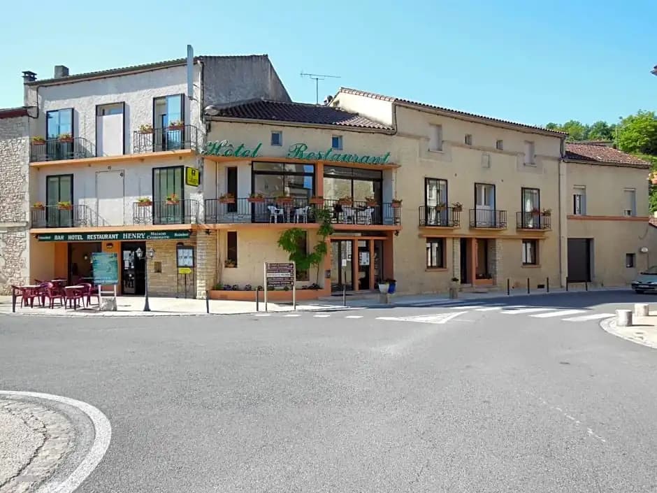 Hotel Restaurant Henry - Photo 1