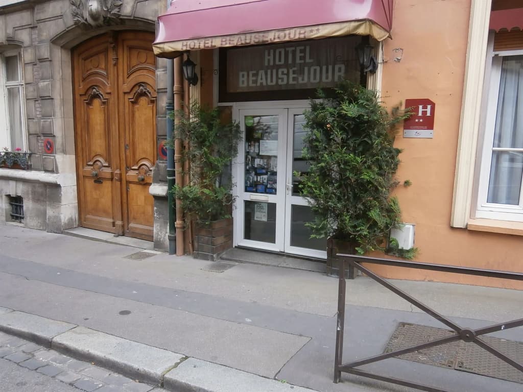 Hôtel Beauséjour - Photo 1