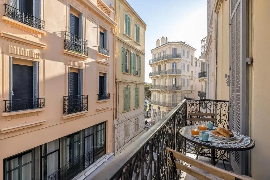 Appartement 2P centre de Cannes avec balcon - Photo 1
