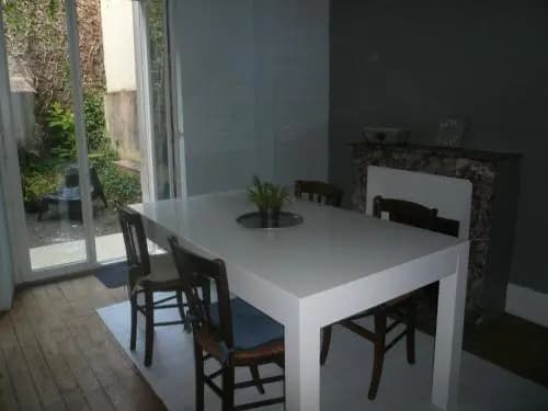 Une Maison En Ville - Photo 1