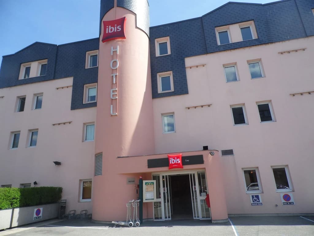 ibis Gap Centre - Photo 1