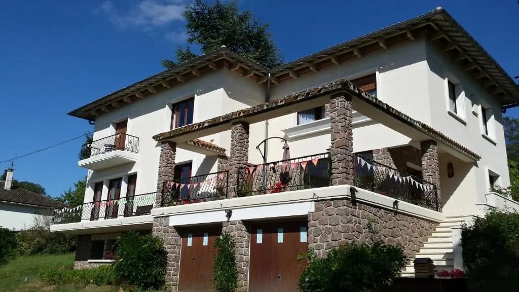 13 Bees - Photo 1