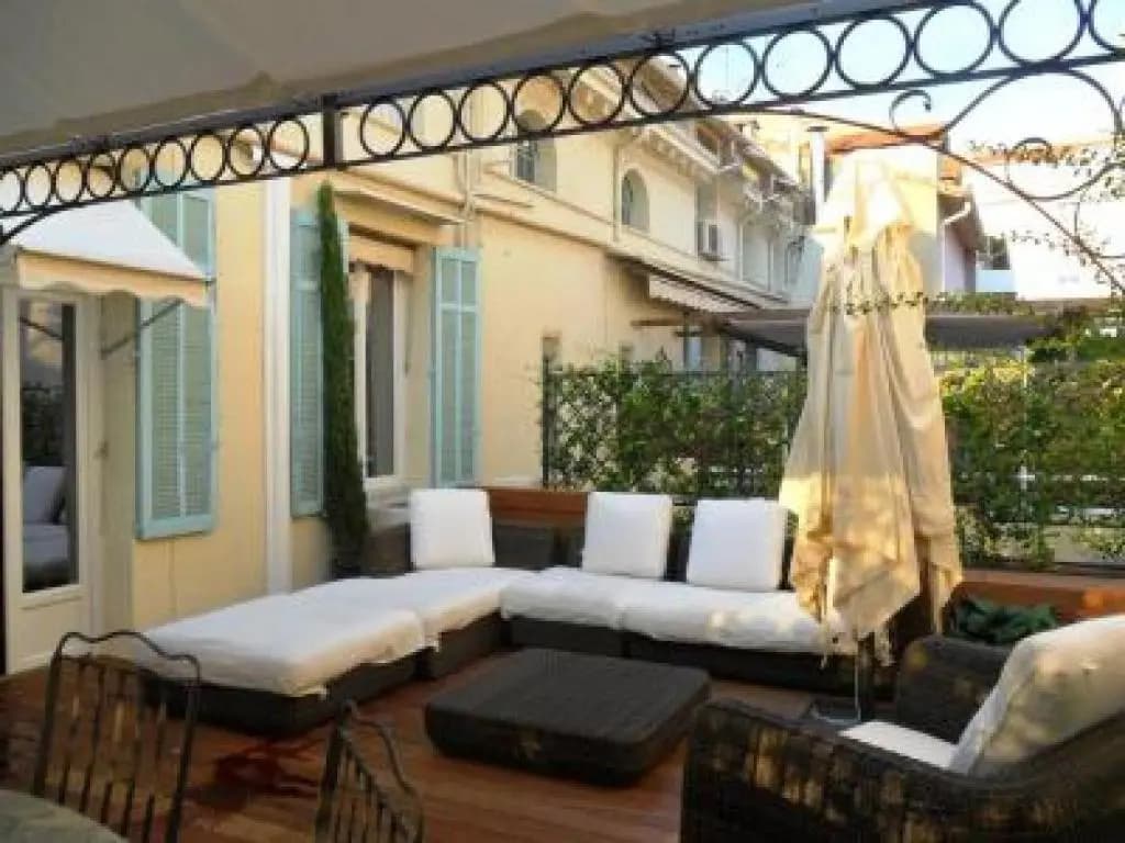 Luxury three Bed apartment in Cannes just a couple of minutes walk to the Palais and beaches 669 - Photo 1
