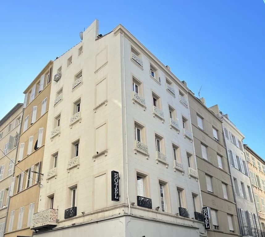 Hôtel Beauséjour - Photo 1