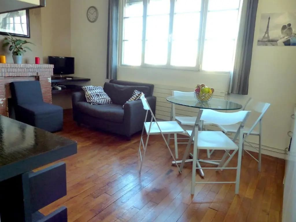 Delightful 1 BR - Eiffel view - Photo 1