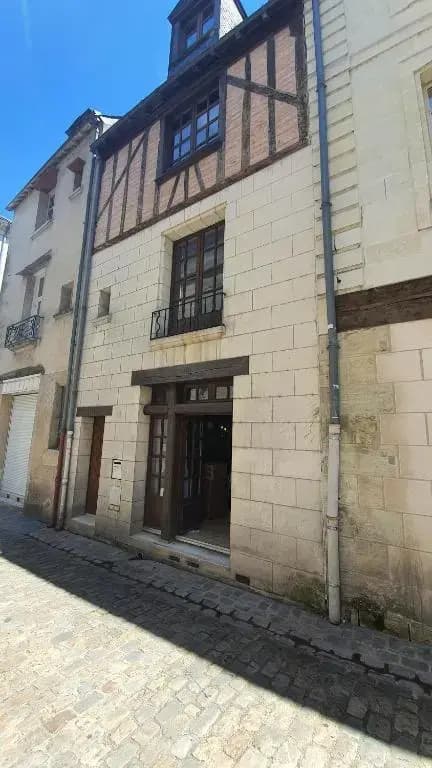 MAISON GITE ENTIER en HYPER HYPER CENTRE QUARTIER HISTORIQUE DE TOURS à 25 metres DE LA CELEBRE PLACE PLUMEREAU pour 2 à 7...