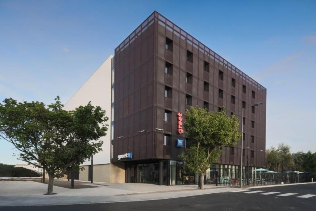 ibis Styles La Rochelle Centre Gare - Photo 1