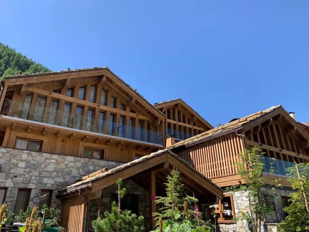 Hotel MONT-BLANC VAL D'ISERE - Photo 1