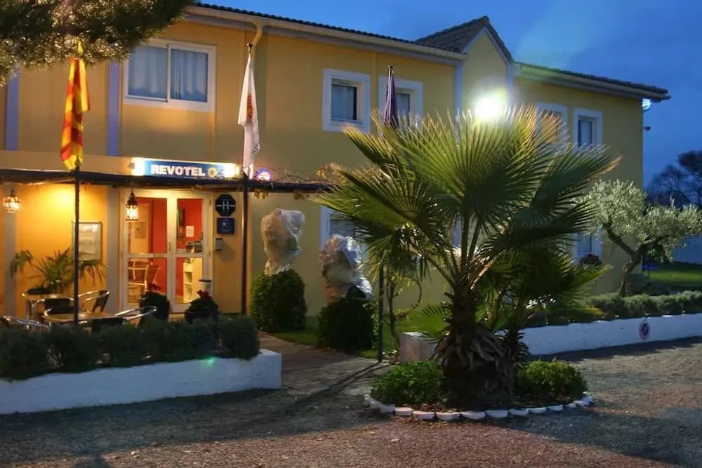 Brit Hotel Salon De Provence - Photo 1