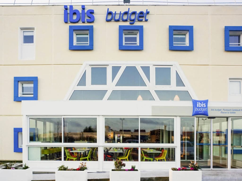 ibis budget Pontault Combault RN4 Marne la Vallée - Photo 1