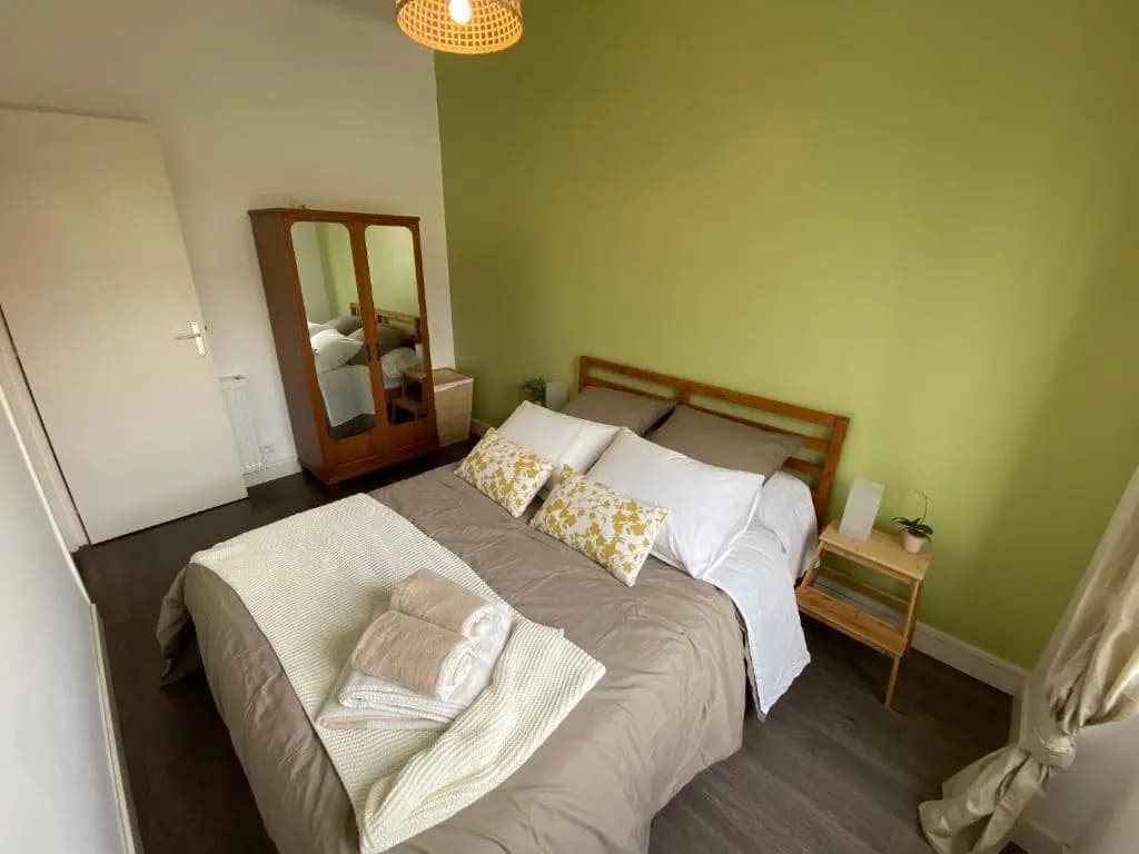 Appartement spacieux avec balcon et parking - Photo 1