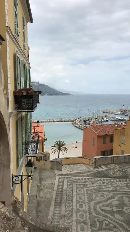Menton nella vecchia città con vista mare - Photo 1