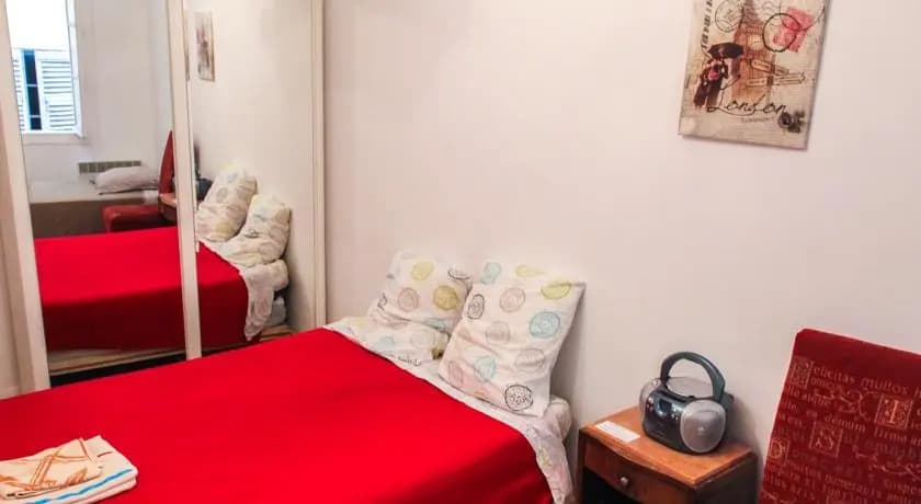 Room in apartment - Rue Droite - Photo 1