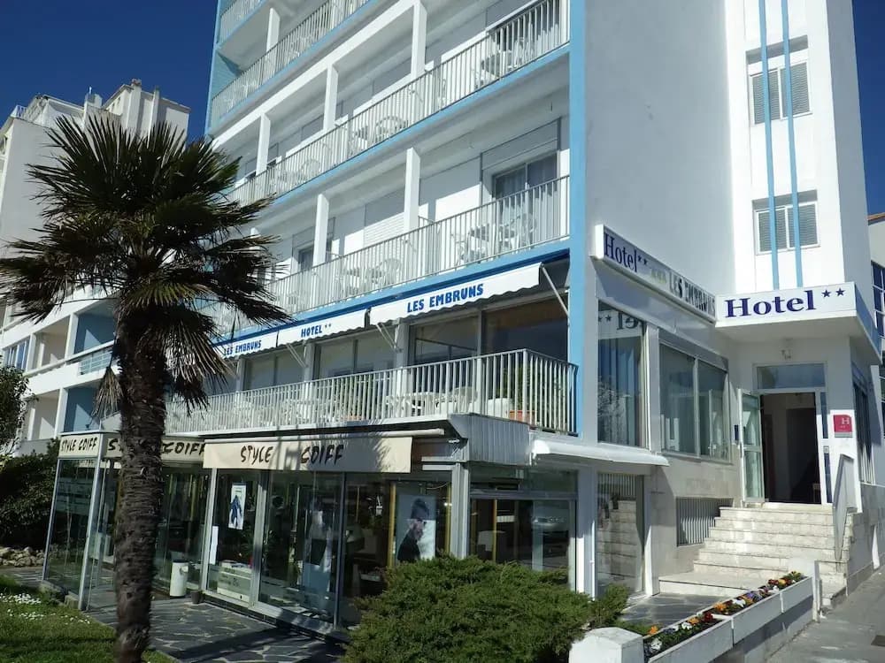 Hôtel Les Embruns Royan - Photo 1