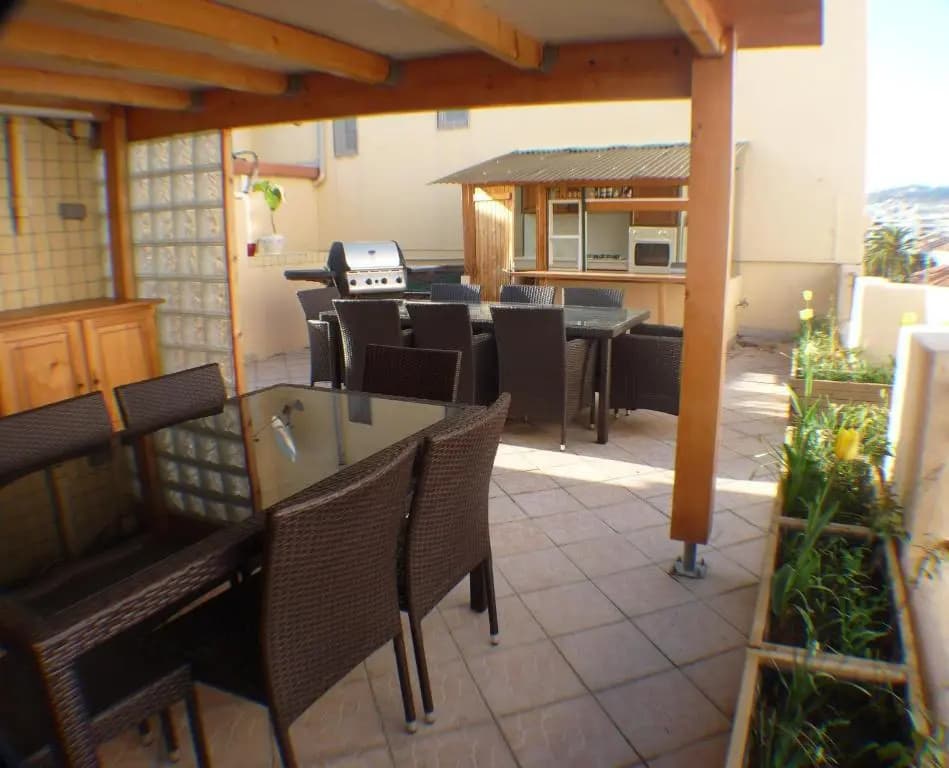Central Penthouse With Roof Terrace - Photo 1