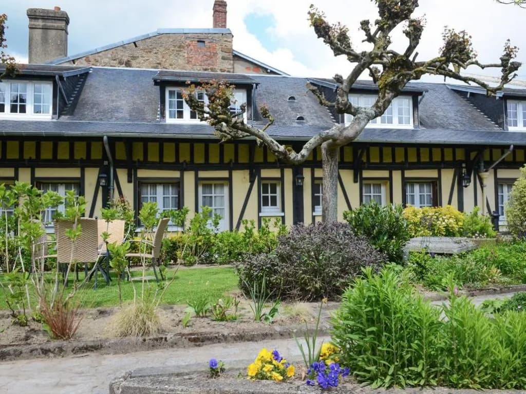 Logis Hôtel de la Croix d'Or - Photo 1
