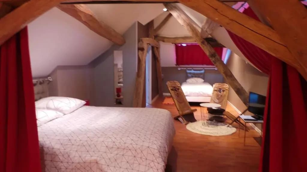 chambre d'hôtes mansardée - Photo 1