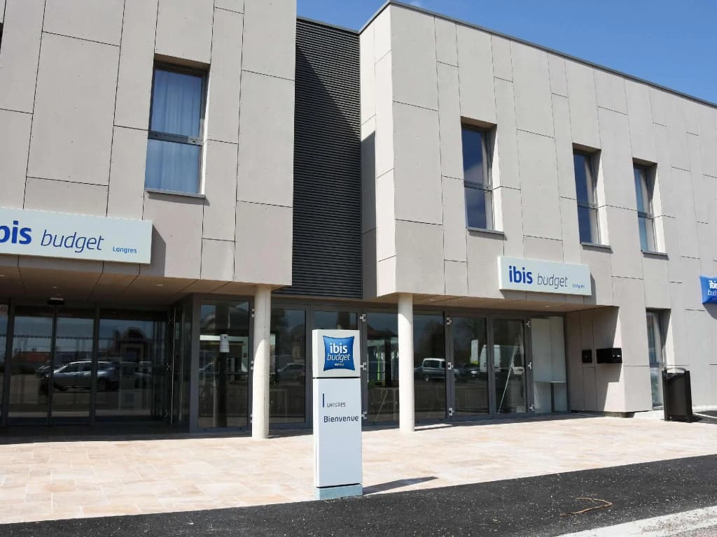 ibis budget Langres - Photo 1