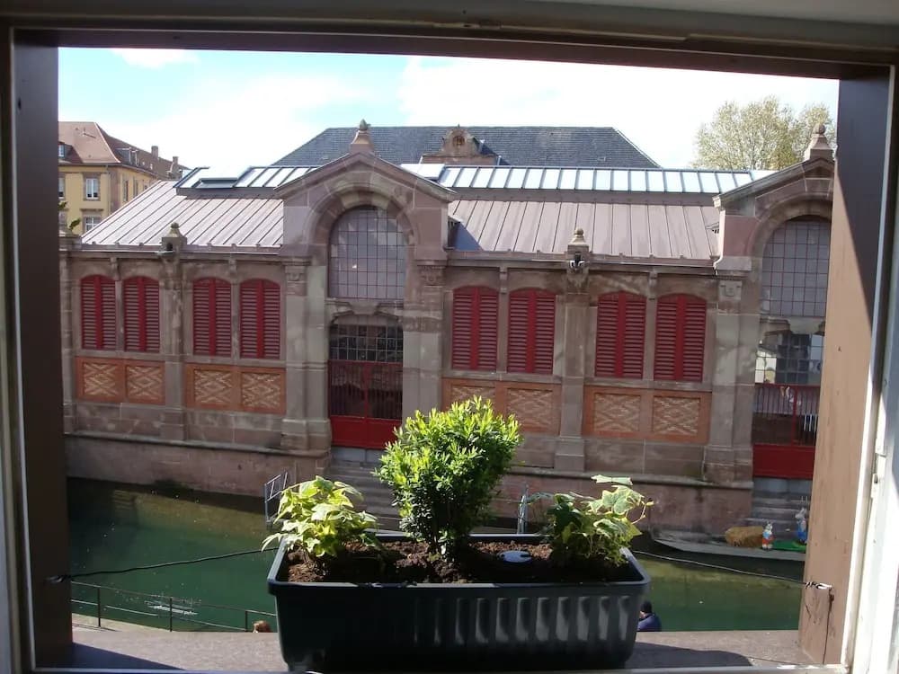 Sur les Quais de Colmar avec parking - Photo 1
