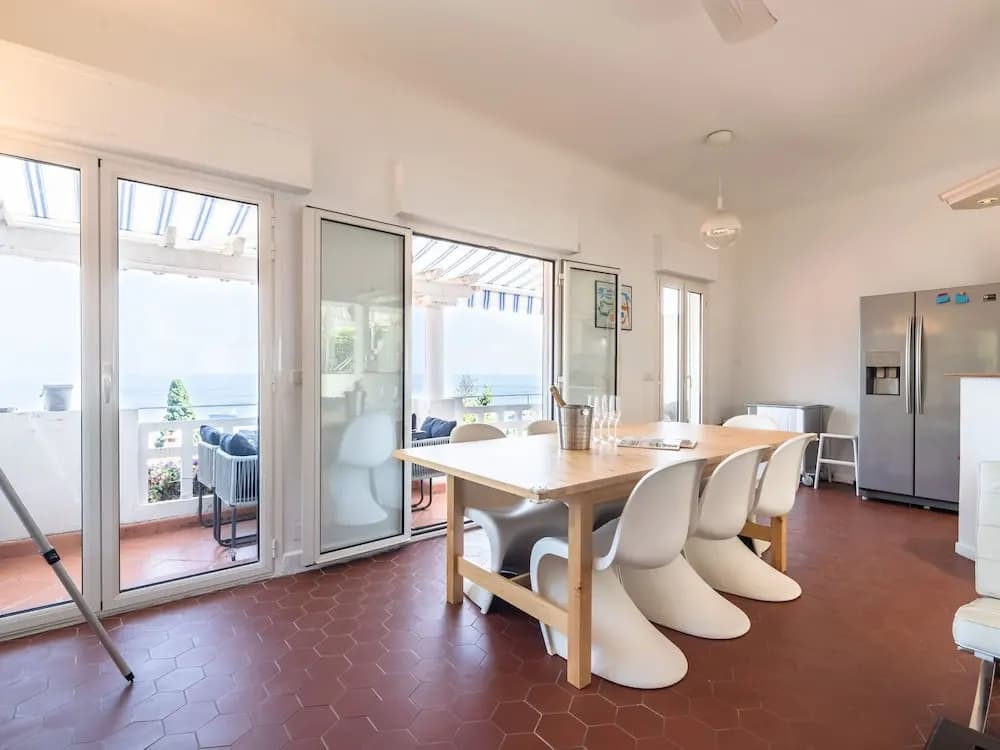 Elegant Seaside Villa in Eze - Photo 1