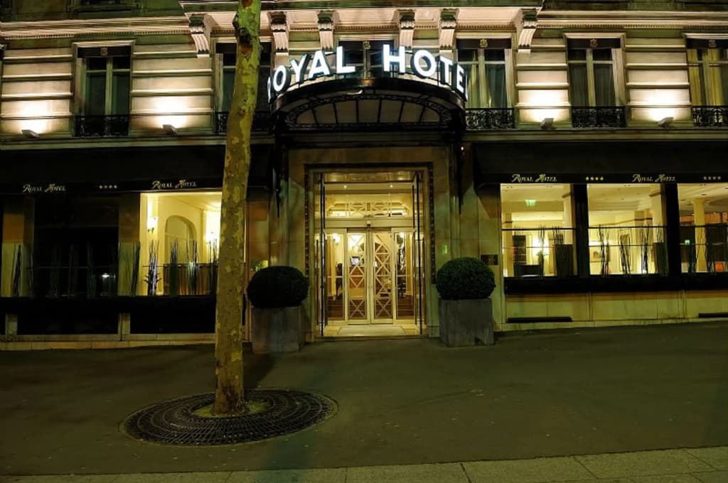 Royal Hotel Paris Champs Elysées - Photo 1