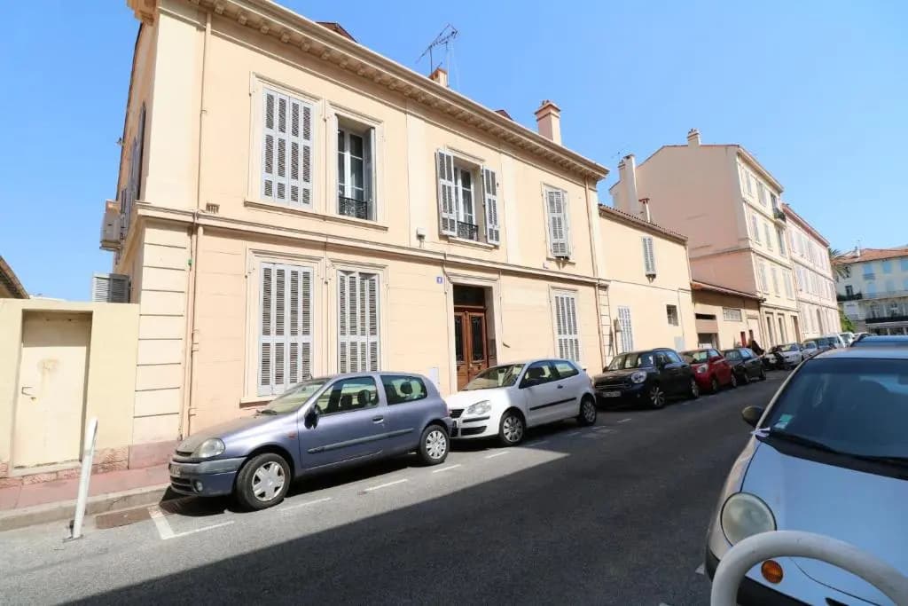 Quality 2 bedroom 9 mins from the Palais 342 - Photo 1