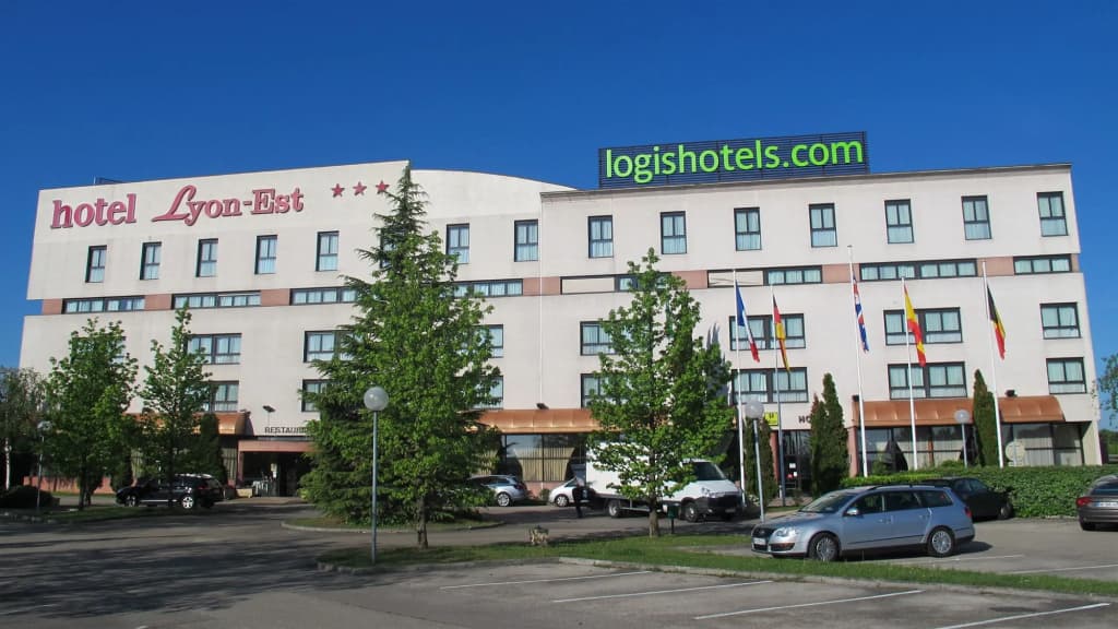 Logis Lyon Est - Photo 1