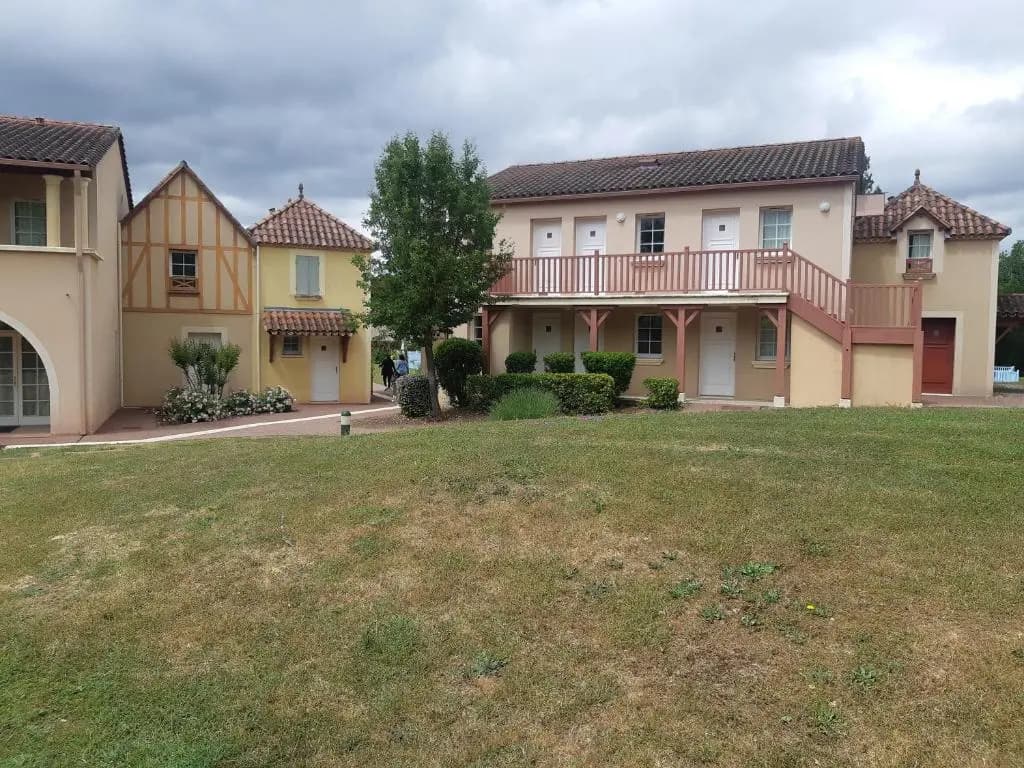 Appartement dans résidence de vacances - Photo 1
