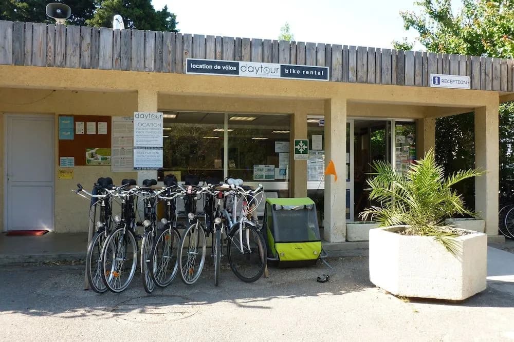 Camping Du Pont D'Avignon - Photo 1