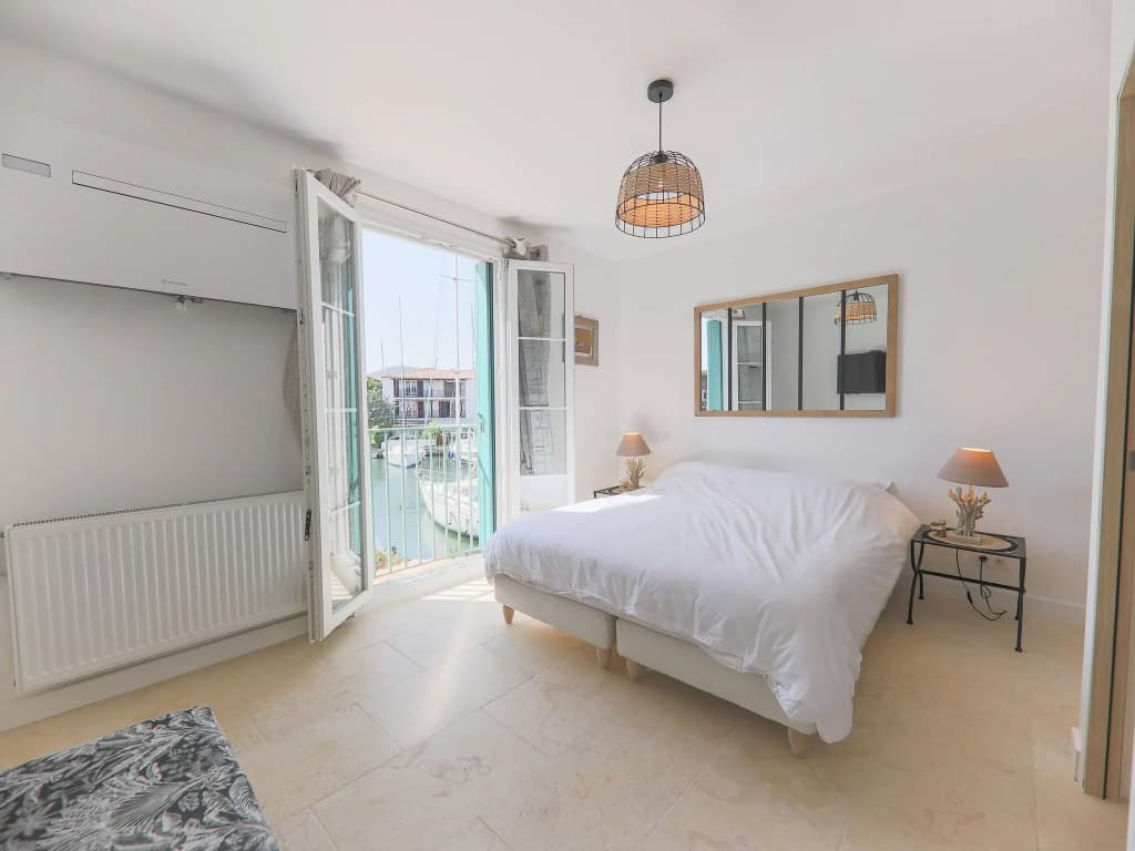 Attractive Holiday Home in Port Grimaud With Jetty - Photo 1