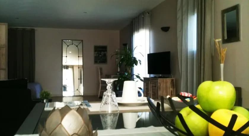 Home Suite Avenue - Photo 1