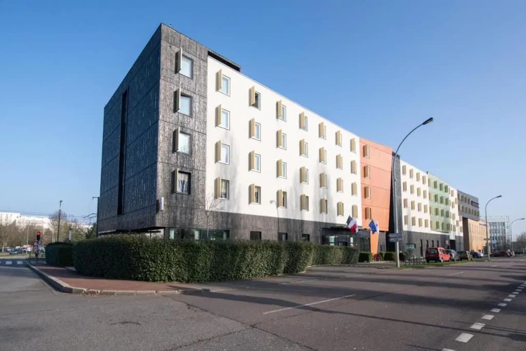 Best Western Plus Paris Velizy - Photo 1