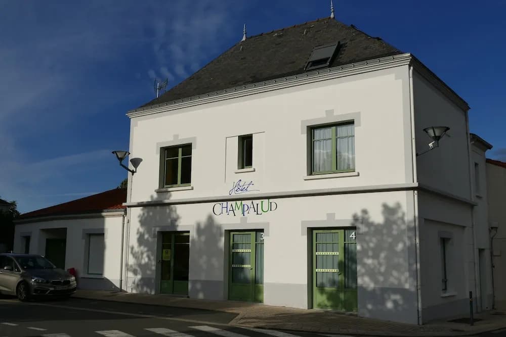 Logis Le Champalud - Photo 1