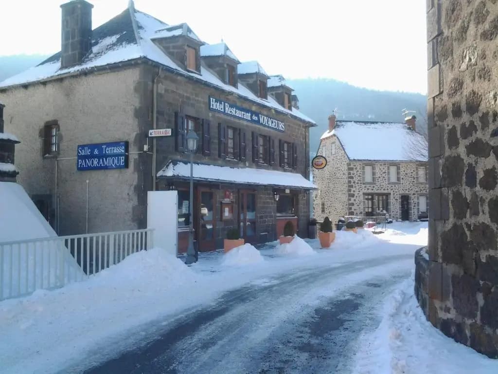 hotel restaurant des voyageurs - Photo 1