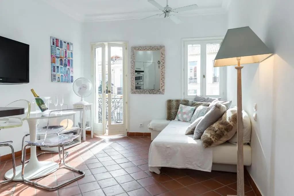 A Lovely Split Level Townhouse in the Heart of Cannes Next to the Marche Forville and the Palais - 1749 - Photo 1
