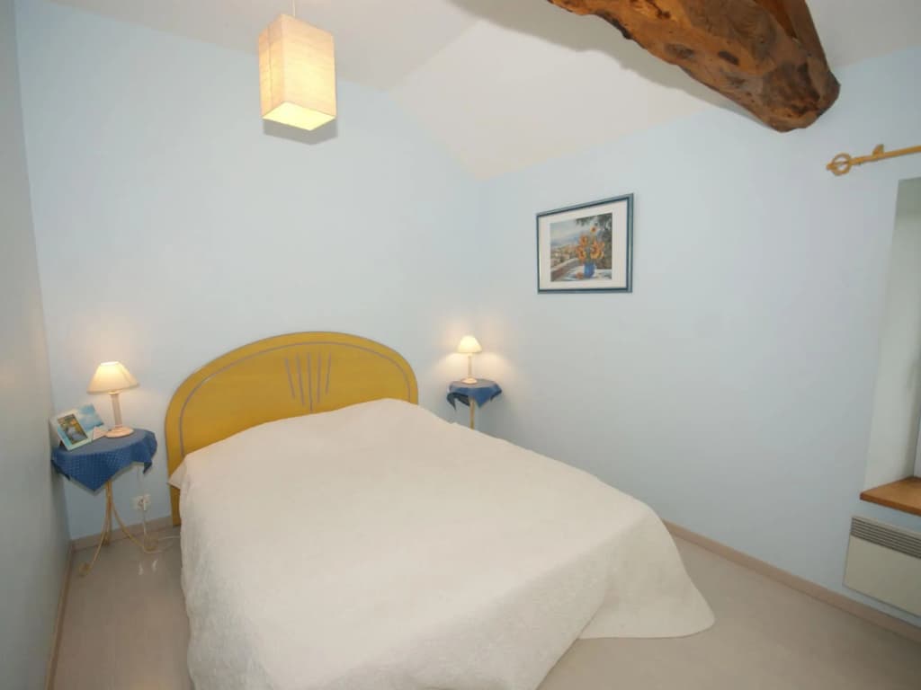 Spacious Holiday Home in Besse With Swimming Pool - Photo 1